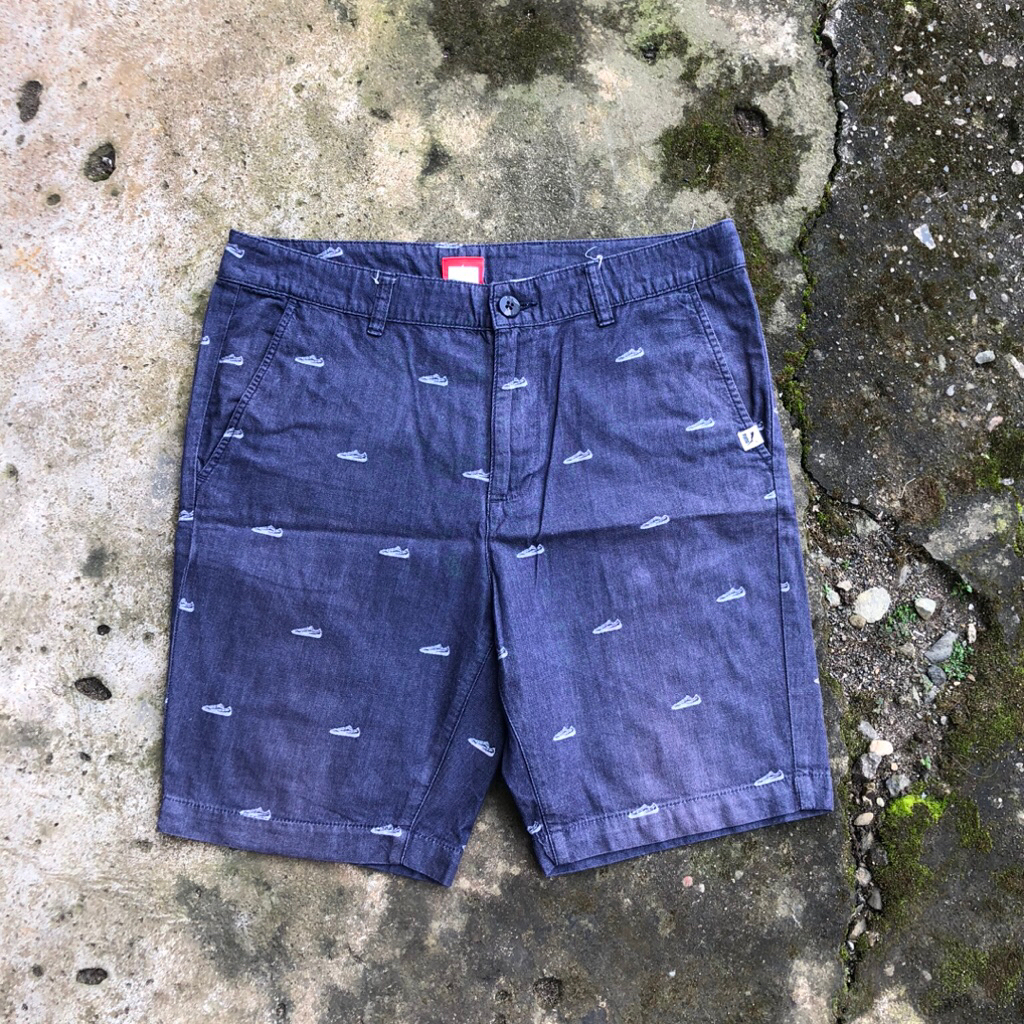 Shortpants chino/celana pendek chino puma shoes ( second/bekas )