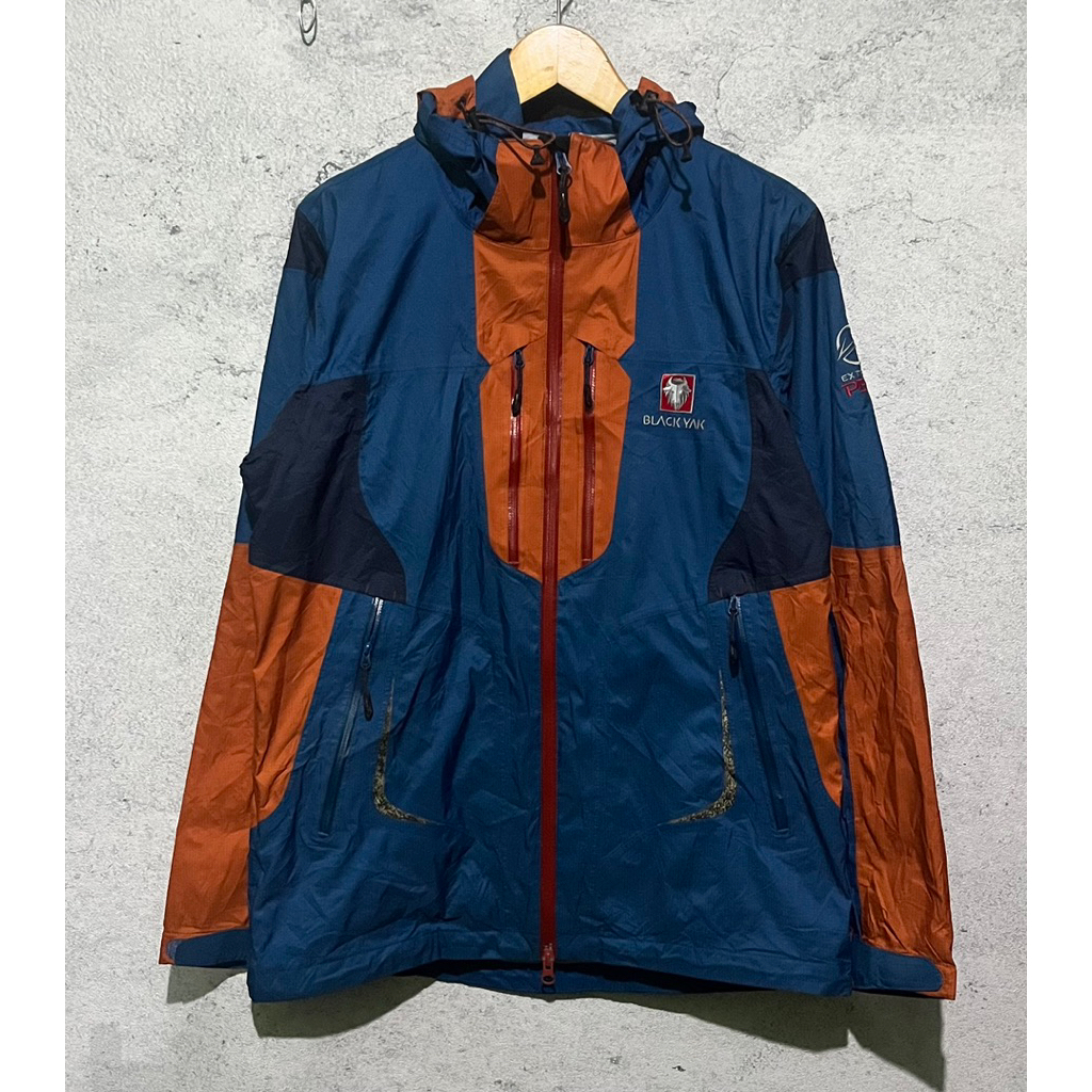 Black yak extream peak gorpcore outdoor jacket