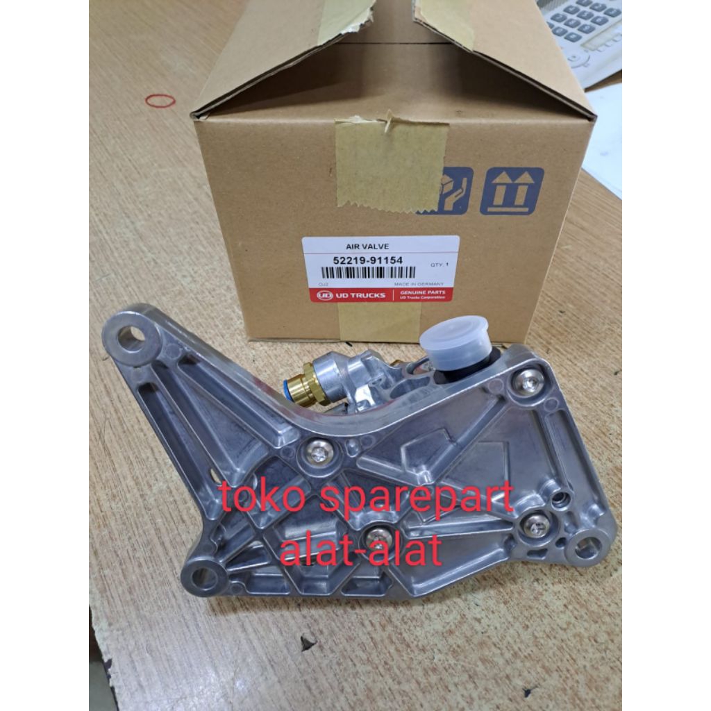 5223616961/5221991154 Air Valve Sparepart UD QUESTER CWE 280 370