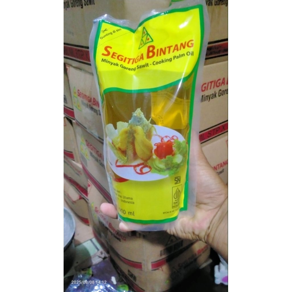 

minyak goreng segitiga bintang 900ml isi 12 pouch/karton