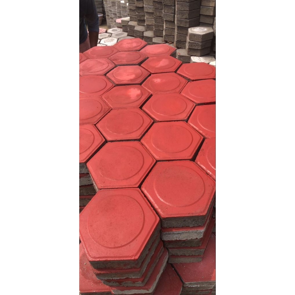 PAVING SEGI ENAM MERAH TERPASANG / PAVING DIAGONAL