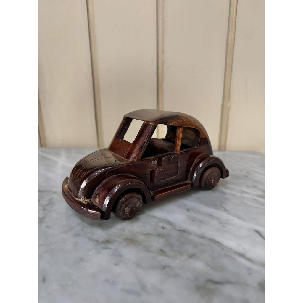 Miniatur Mobil VW Kodok dari Kayu.