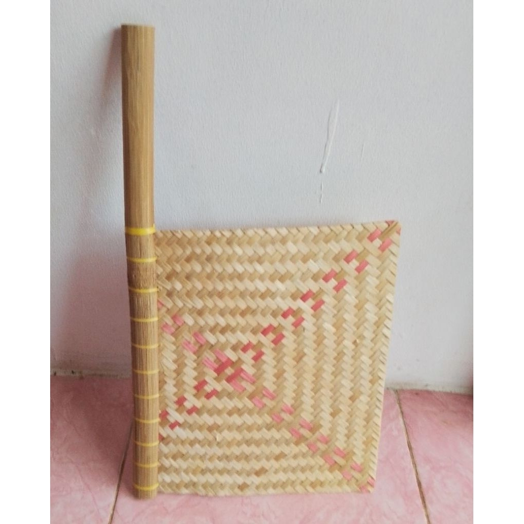 Kipas hihid dari bambu