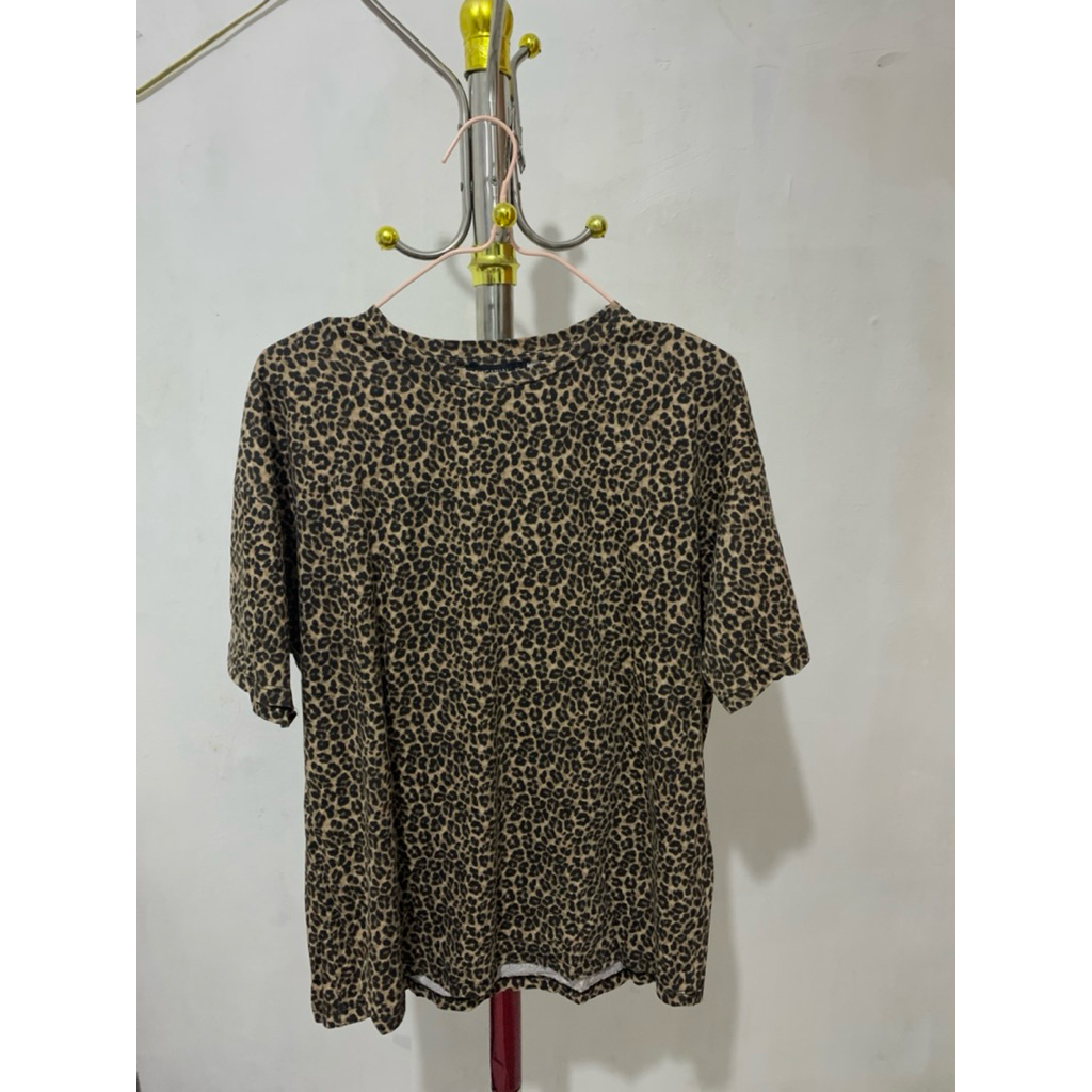 T-Shirt Wanita LC Waikiki (Preloved)