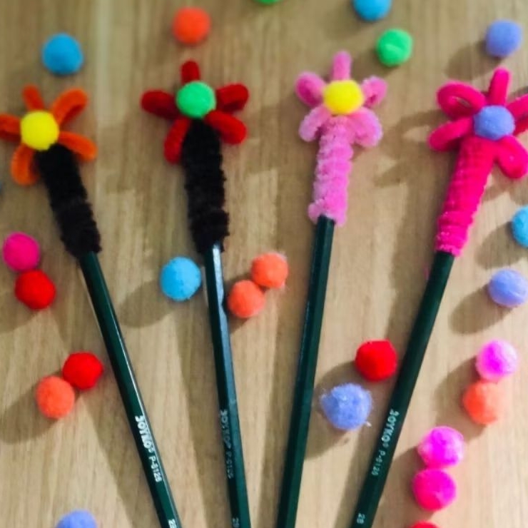 

Pensil custom model bunga