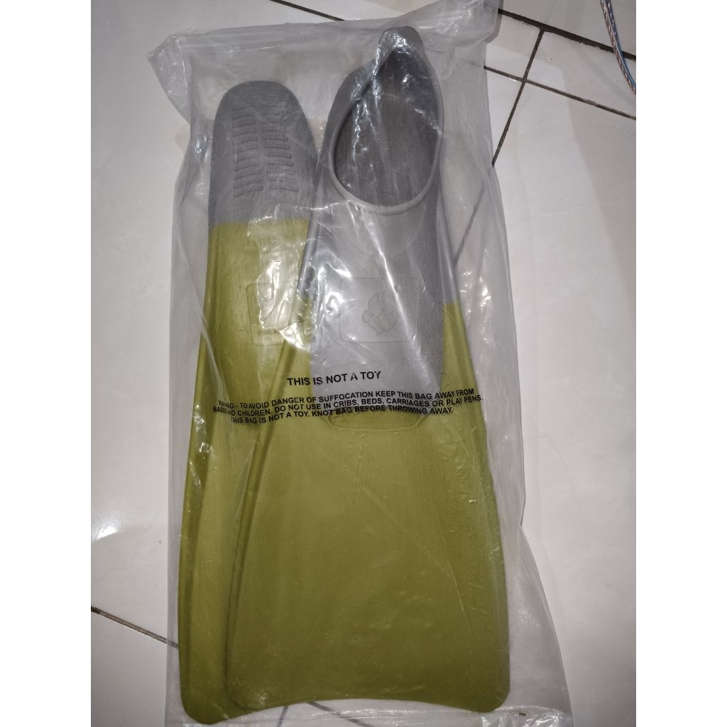 PRELOVED KAKI KATAK ORIGINAL MADWAVE LONG FIN SIZE 40-41