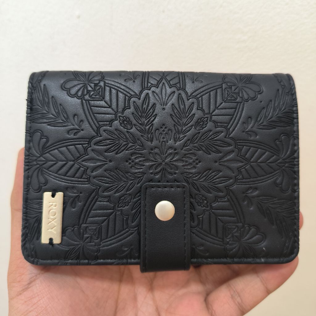 DOMPET ROXY POLITA