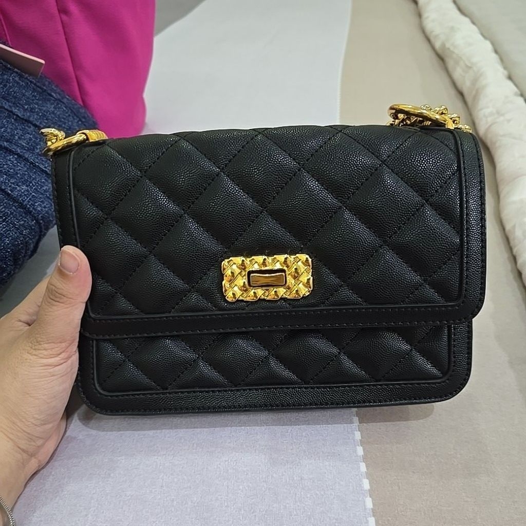 preloved bag/tas selempang wanita, merek CK, warna hitam (cek deskripsi)