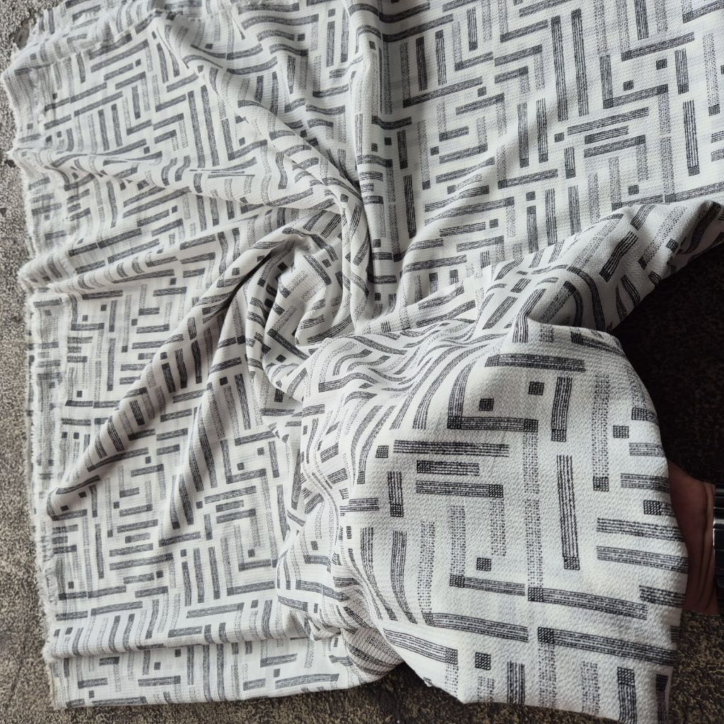 Kain wolly crepe - kain moscrepe - kain zara crepe - kain crepe motif  MAt