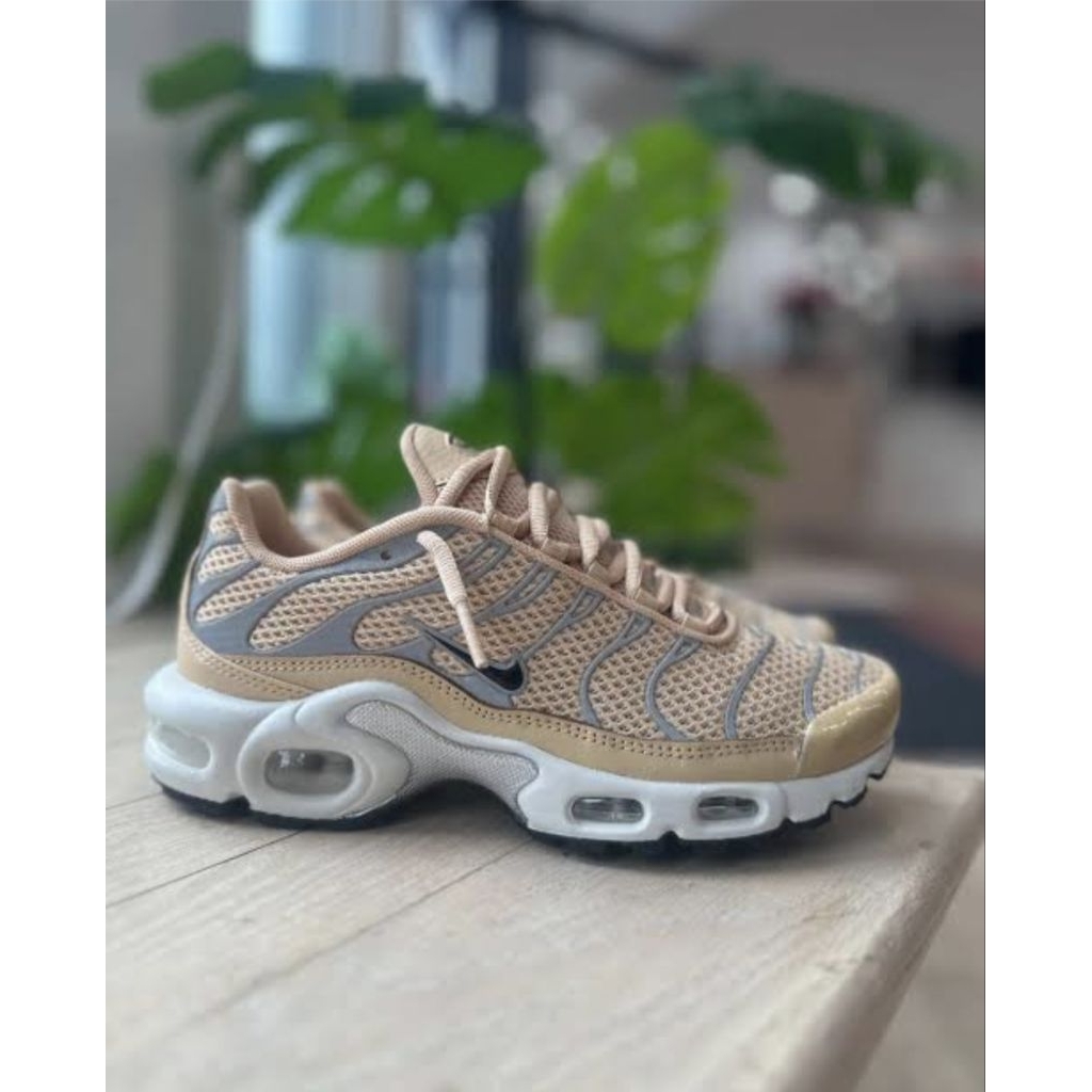 NIKE WOMEN AIR MAX PLUS SESAME