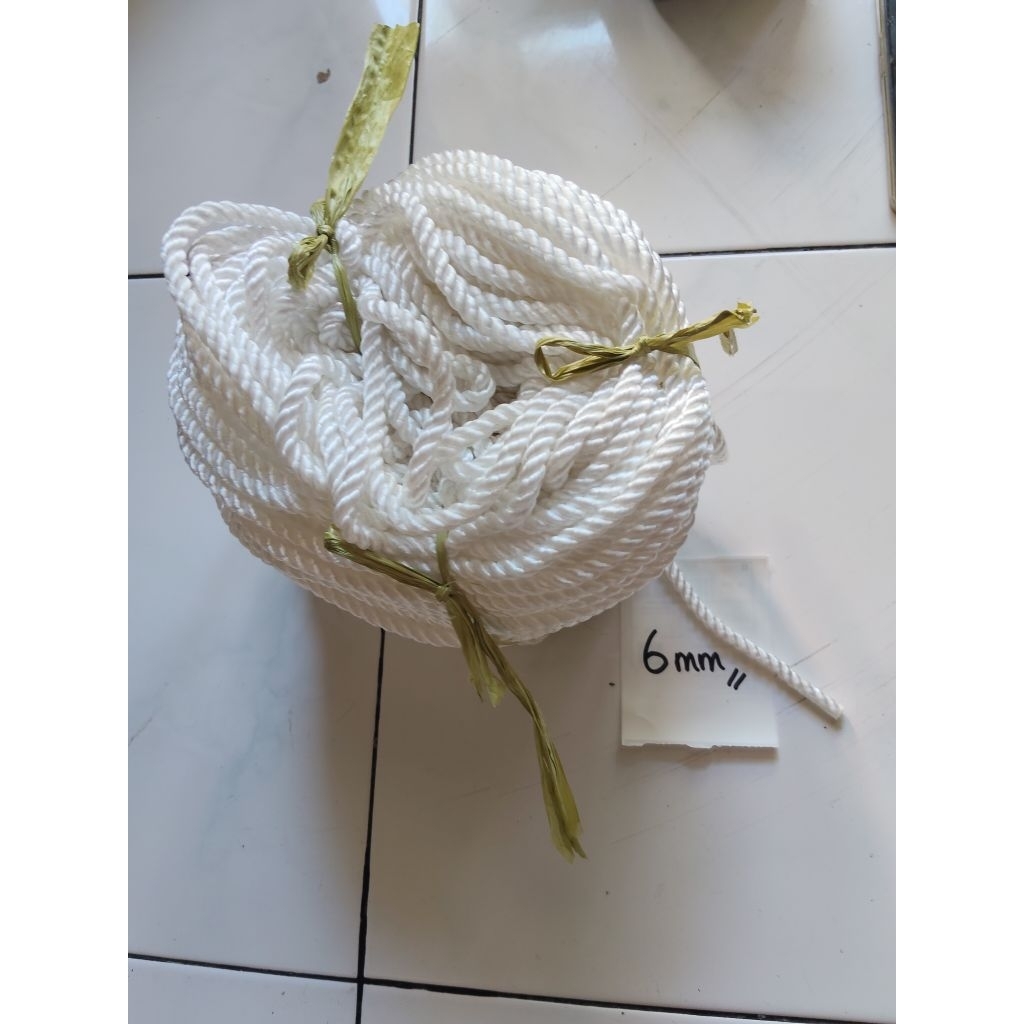 

Tali Tambang Nilon atau Tali Nilon Putih Polos Ukuran 6MM ( ECERAN )