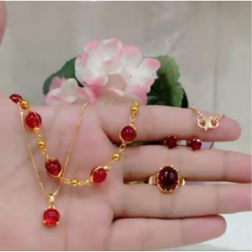 satu set perhiasan titanium