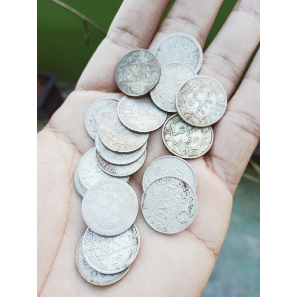 2 keping koin perak gulden belanda nominal 1/4 gulden.