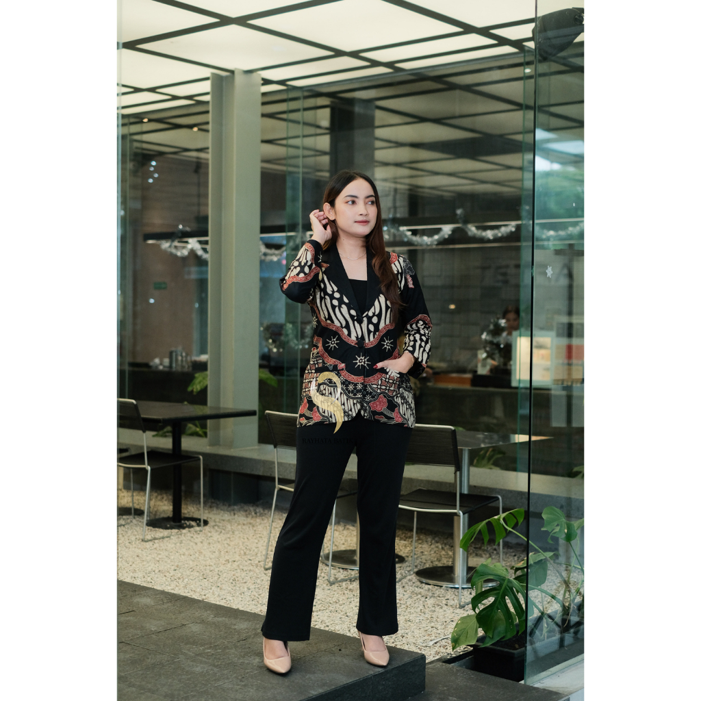 Rayhata Batik Motif Sauqi Blazer Batik Wanita Jas Batik Wanita Kekinian Baju Batik Wanita Modern