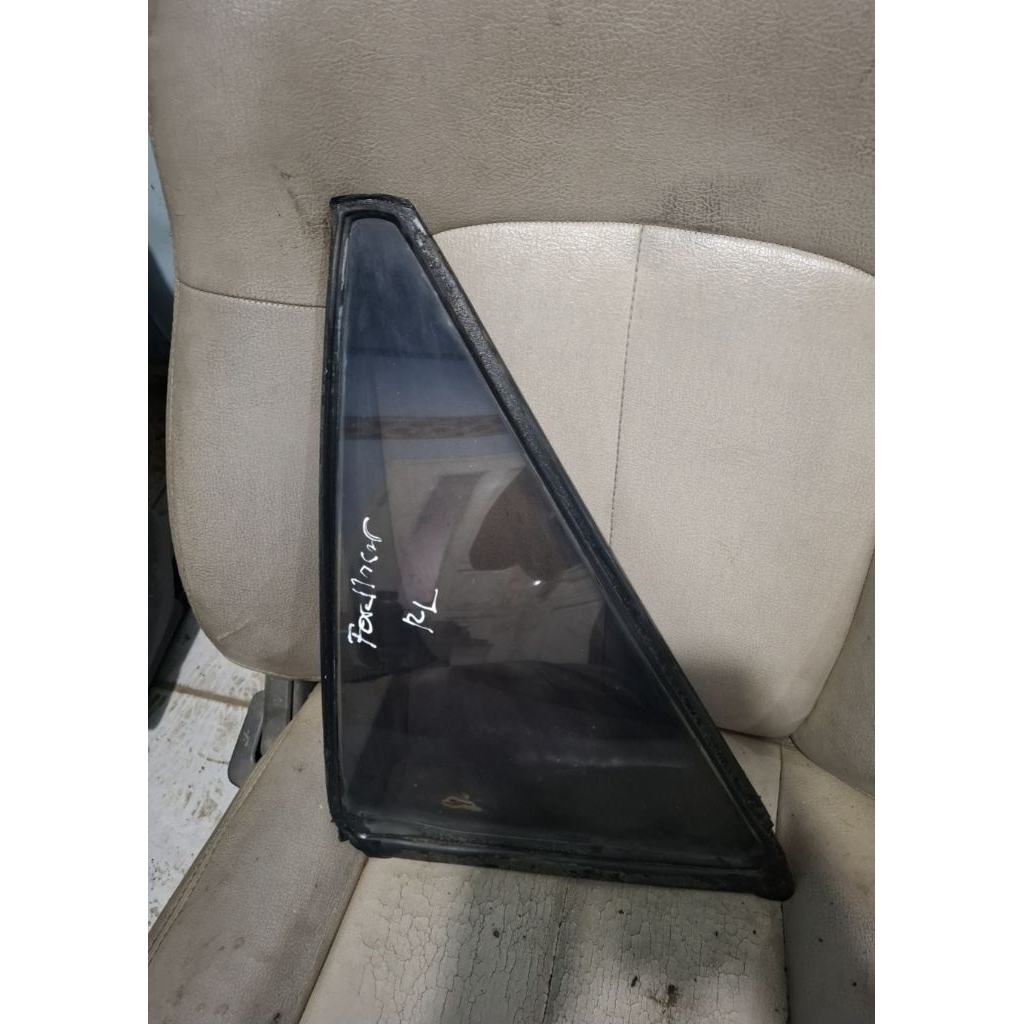 kaca segitiga kaca mati pintu belakang kiri Ford laser 1.3 86-97