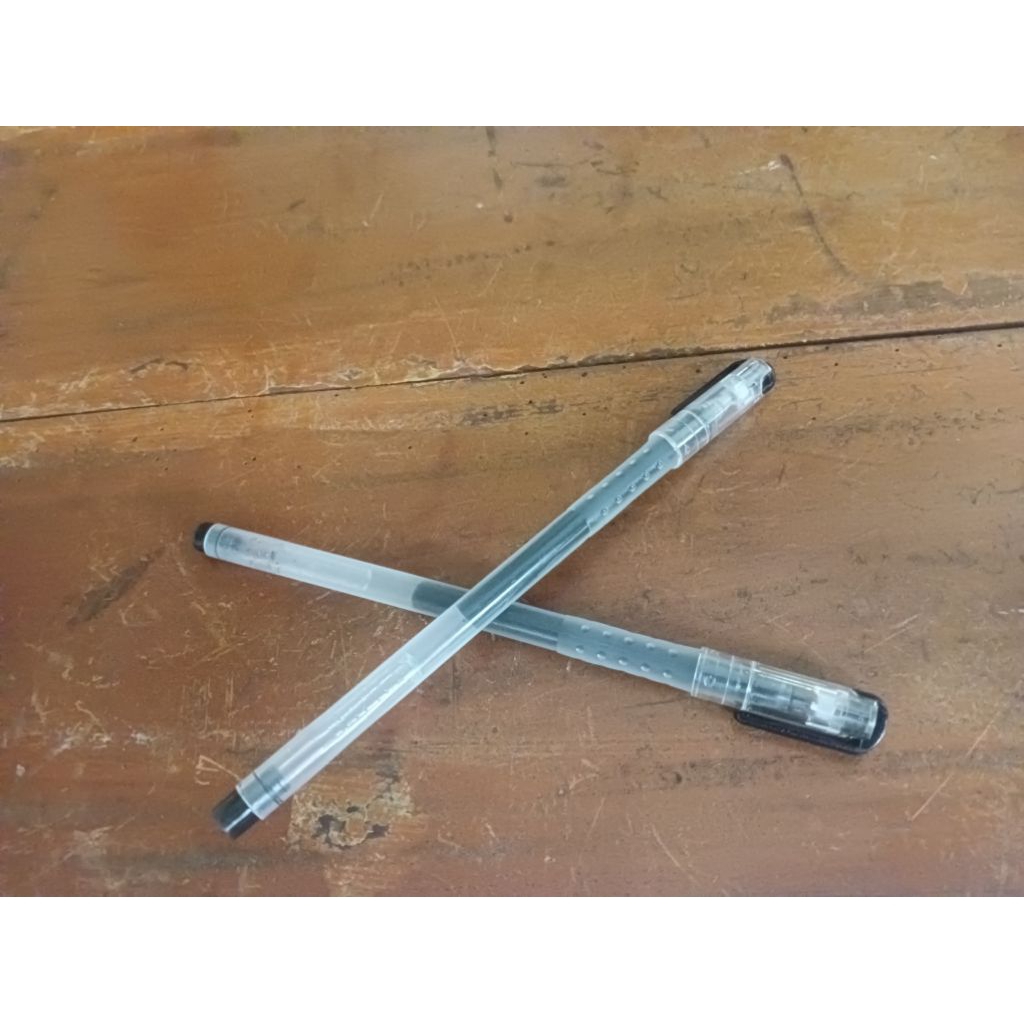 

Pulpen Tinta Halus – Pena Gel / Ballpoint Nyaman untuk Menulis