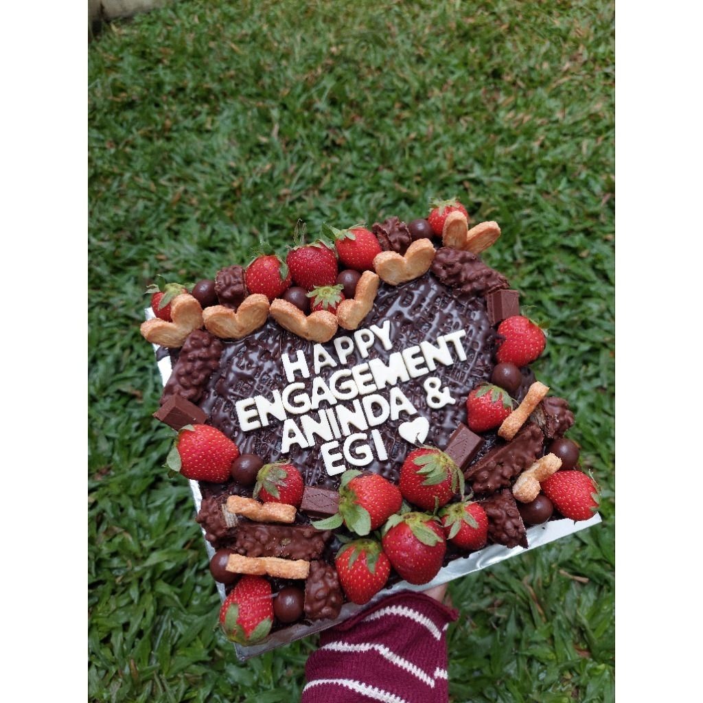 

BROWNIES HIAS 20X20CM DESAIN E