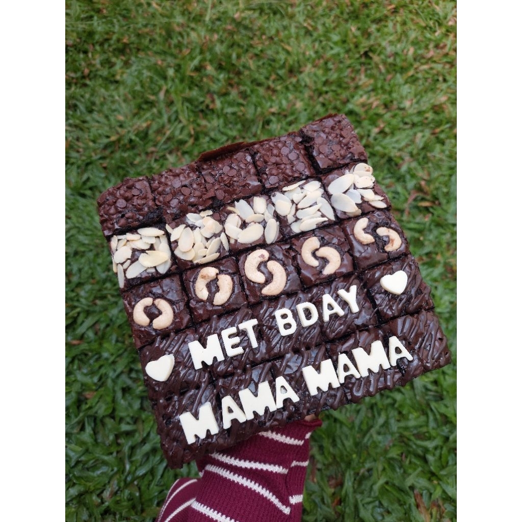 

FUDGE BROWNIES TOPPING 20X20CM - KHUSUS PRE ORDER