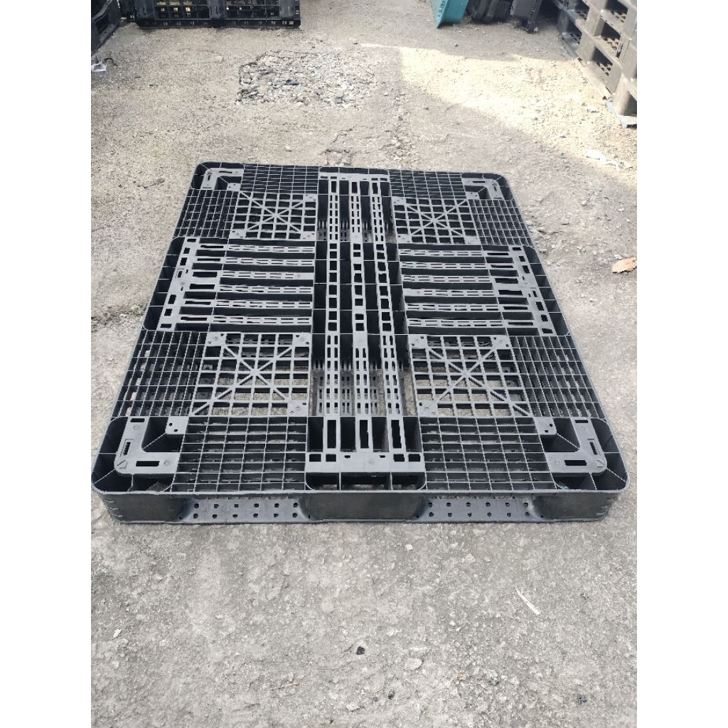

Palet plastik bekas Uk 130x110x12Cm