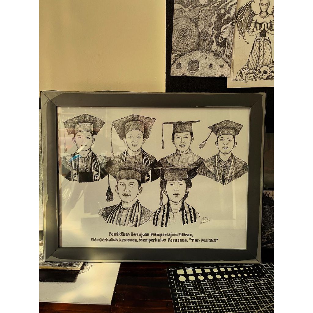 

Ilustrasi Custom Sketsa Wajah - Gambar Hitam Putih Bergaya Pointilism dari Foto