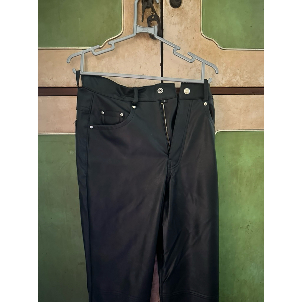 celana leather