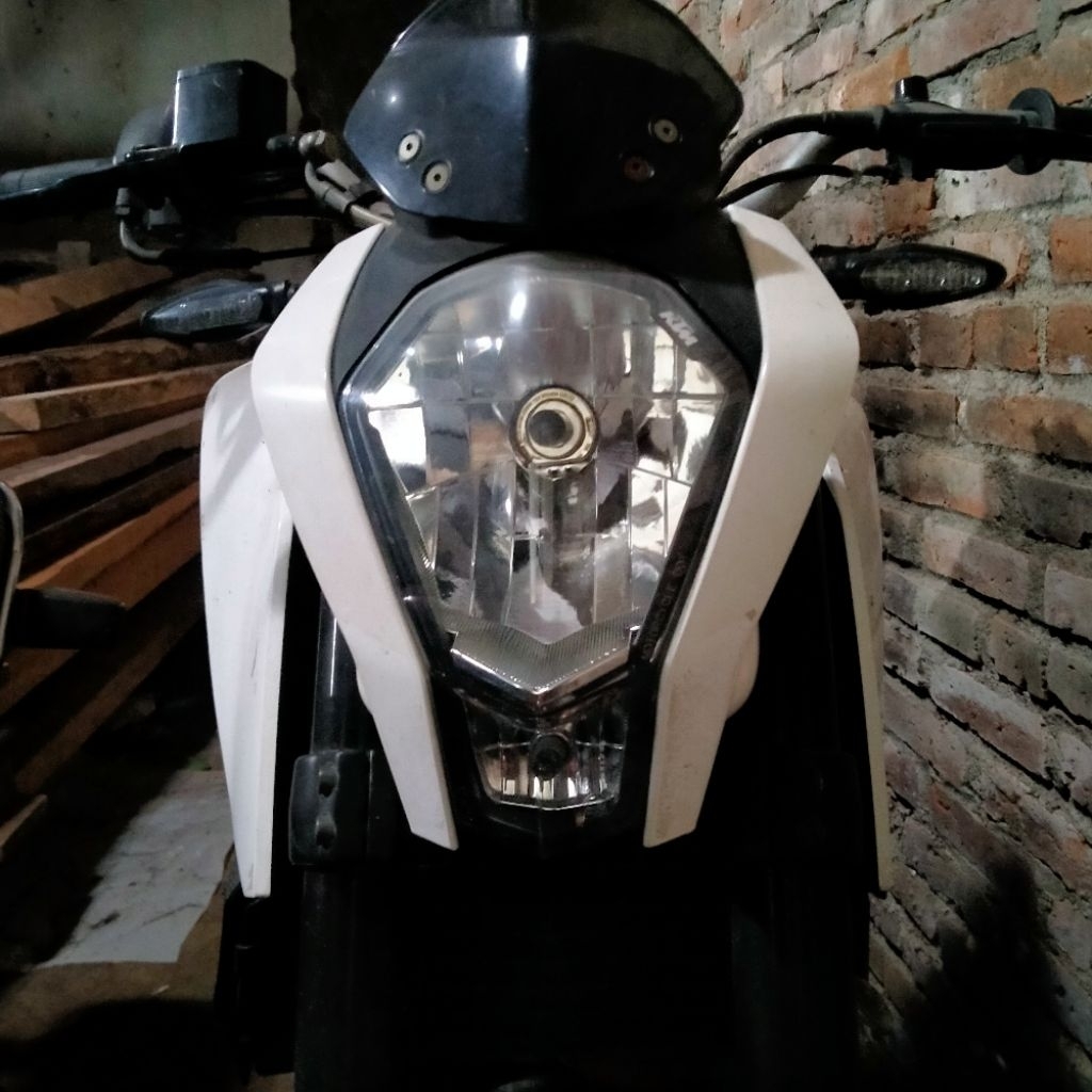 Batok lampu depan KTM Duke original copotan unit 200cc 250c