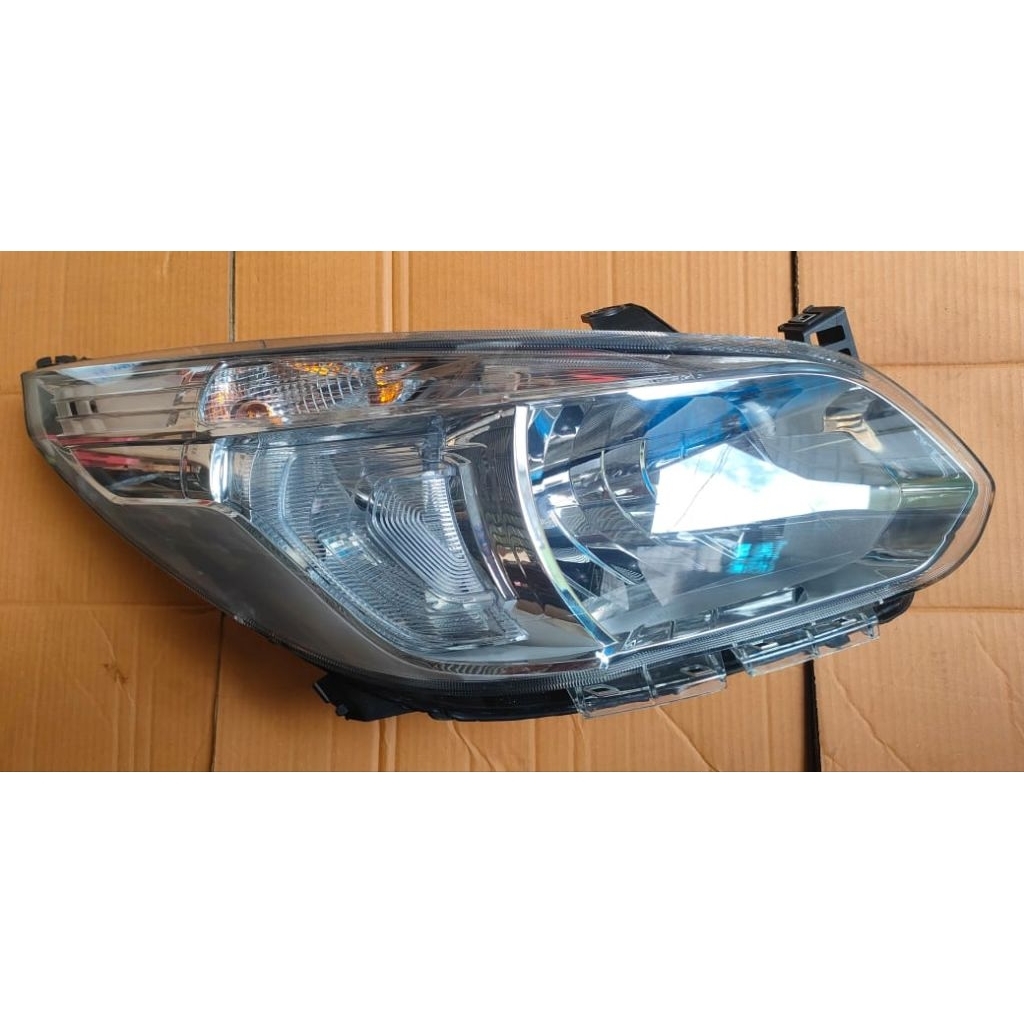 headlamp kanan Chevrolet spin