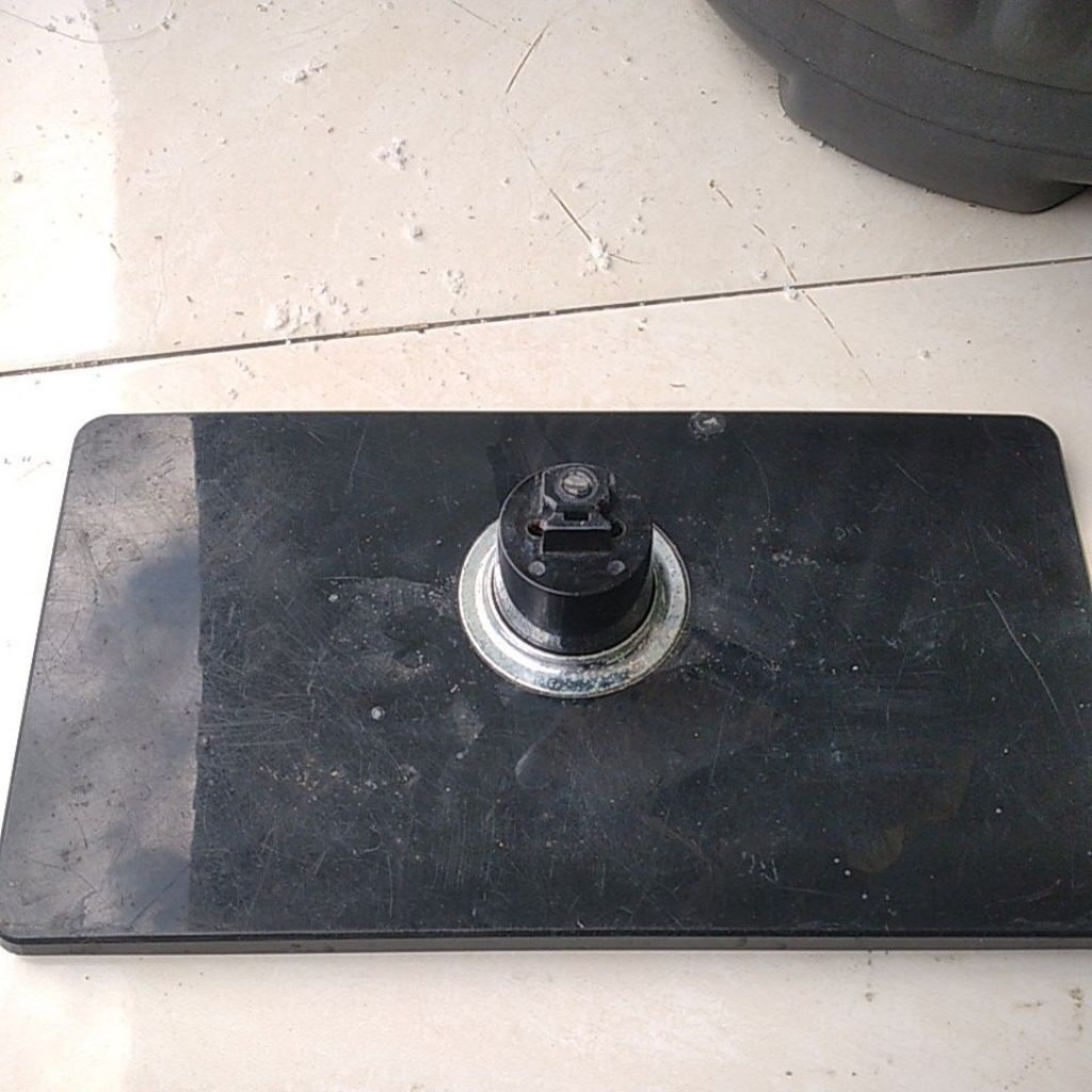 Kaki / Dudukan tv polytron