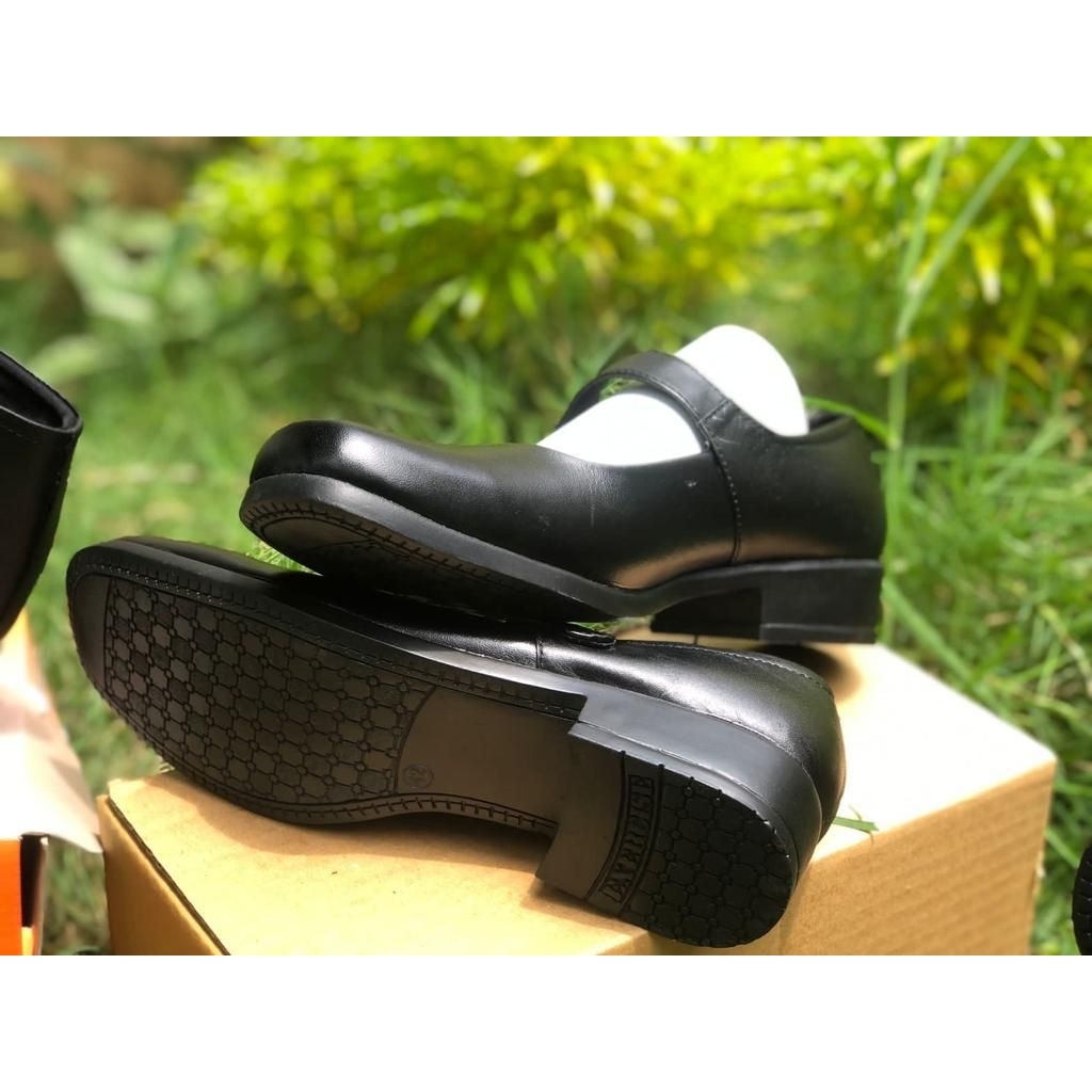 Sepatu pantofel wanita kulit