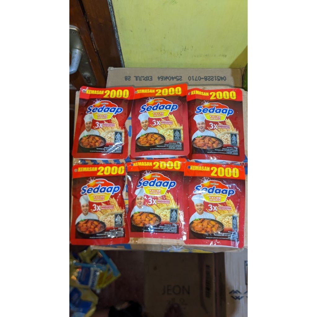 

Kecap Sedap kemasan 2000 isi 77ml tiga kali penyaringan multifiltrasi 1 dus isi 48 pouch