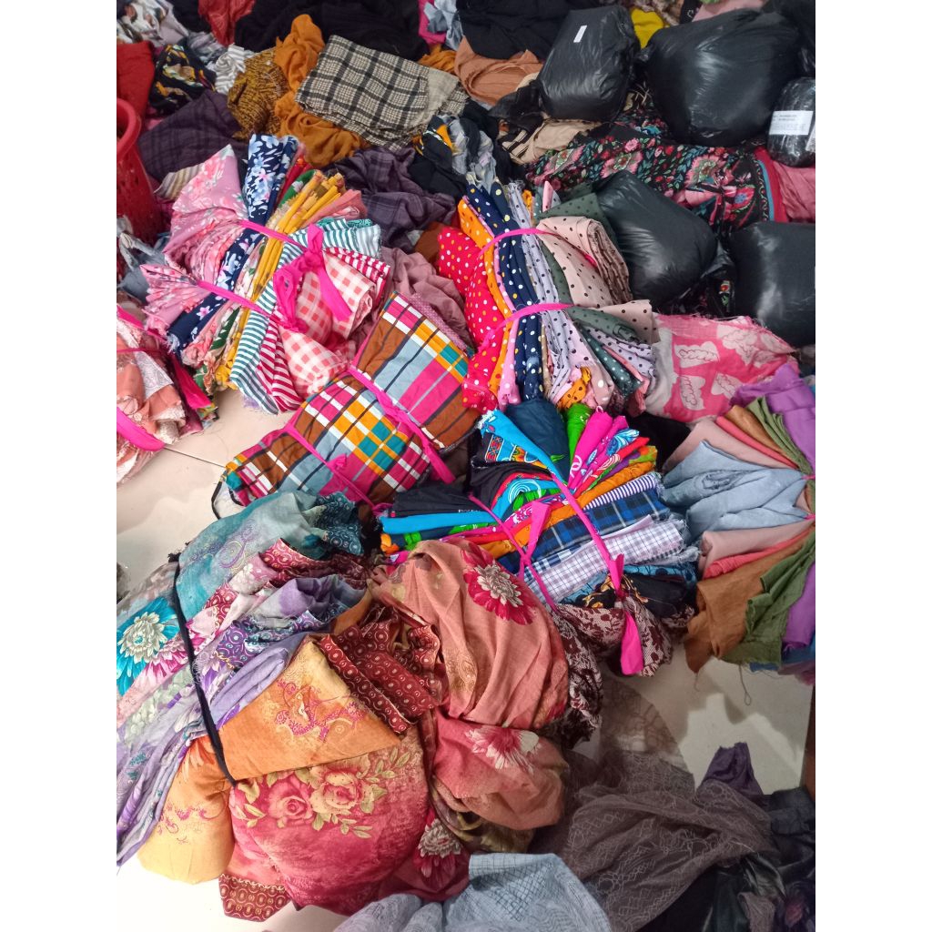 kain kiloan berbagai macam antara nya ..katun/monalisa/rayon/wolfis/cringkel/shakila/linen/santung/s