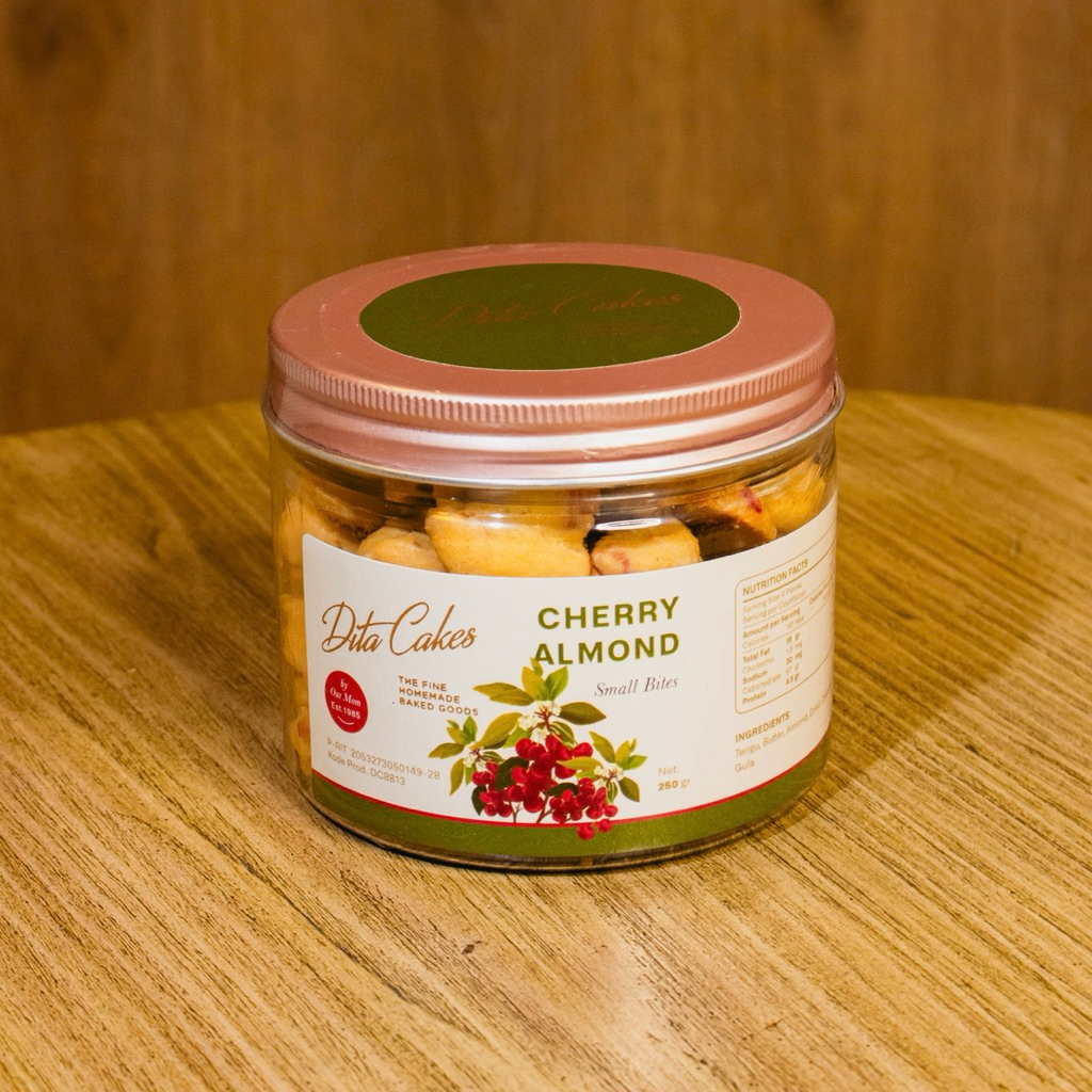 

CHERRY ALMOND COOKIES BY DITA CAKES TABUNG 250 GR