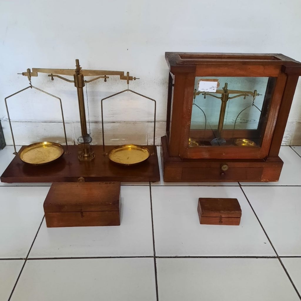 Timbangan Neraca Farmasi 'Crescendo' gram,miligram