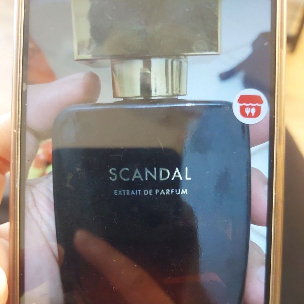 parfum crusita scandal