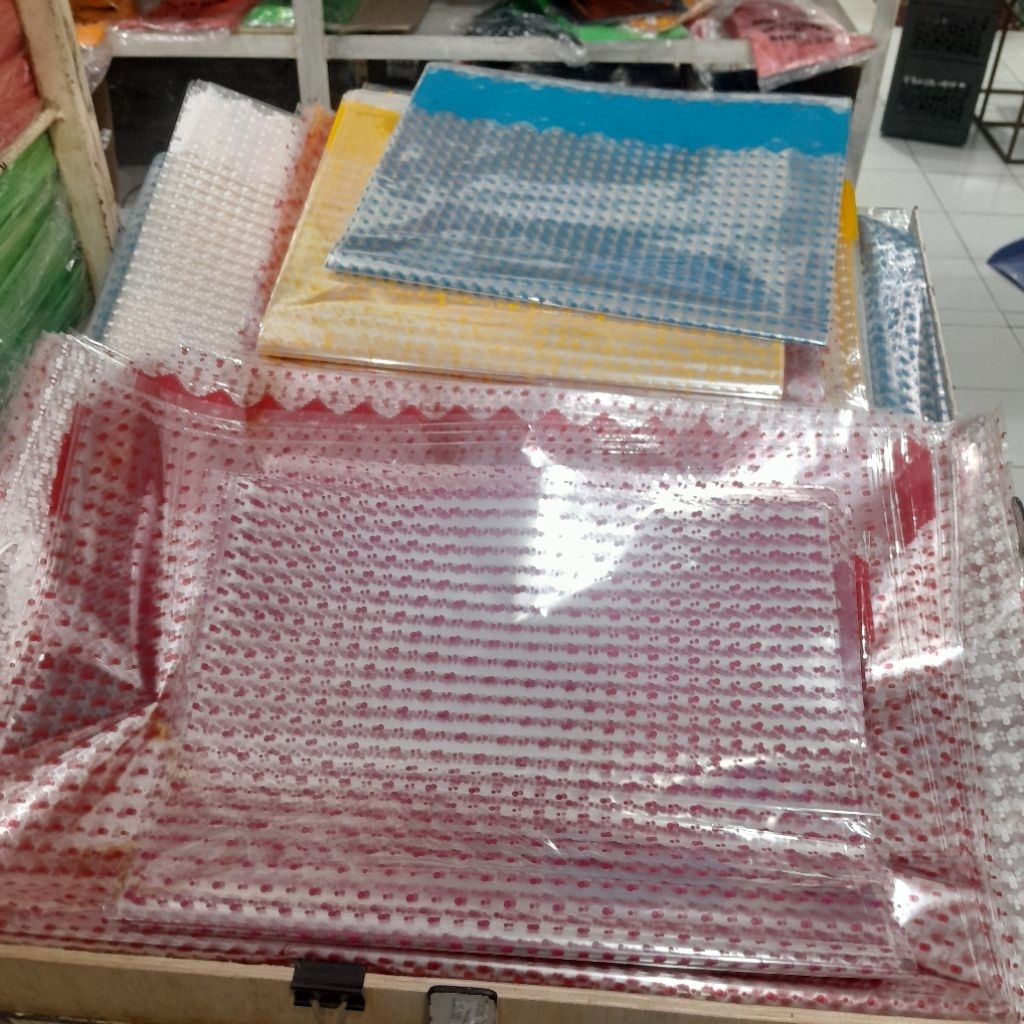 

PLASTIK PARSEL PERLEMBAR / PEMBUNGKUS BONEKA BERBAGAI UKURAN