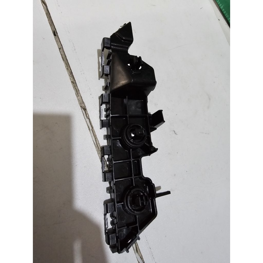 Bracket brecket bumper bumper 52116-BZ150 All new Avanza Veloz LH ORIGINAL