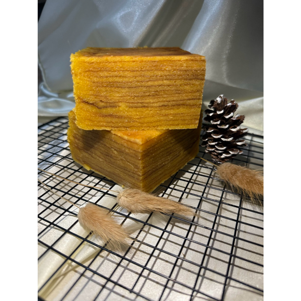 

Lapis Legit Original 20 X 20 Kue Lapis Premium, Tekstur Lembut dan Wangi Butter