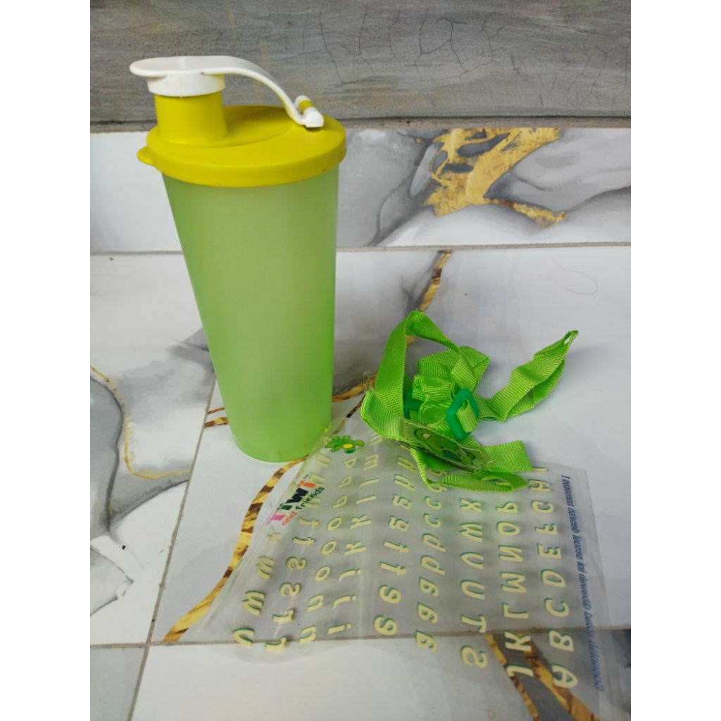 tempat minum botol minum anak giant tumbler tiwi 500ml free tali dan stiker tupperware new baru