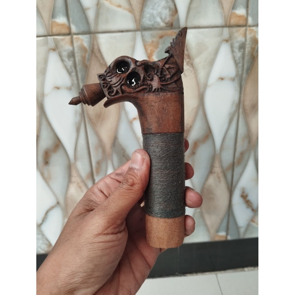 Hulu kenohong kayu ulin