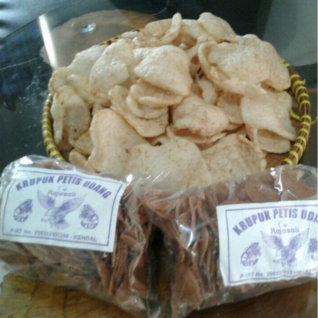 

1Ball 5kilo(20pcs) kerupuk petis mentah siap goreng