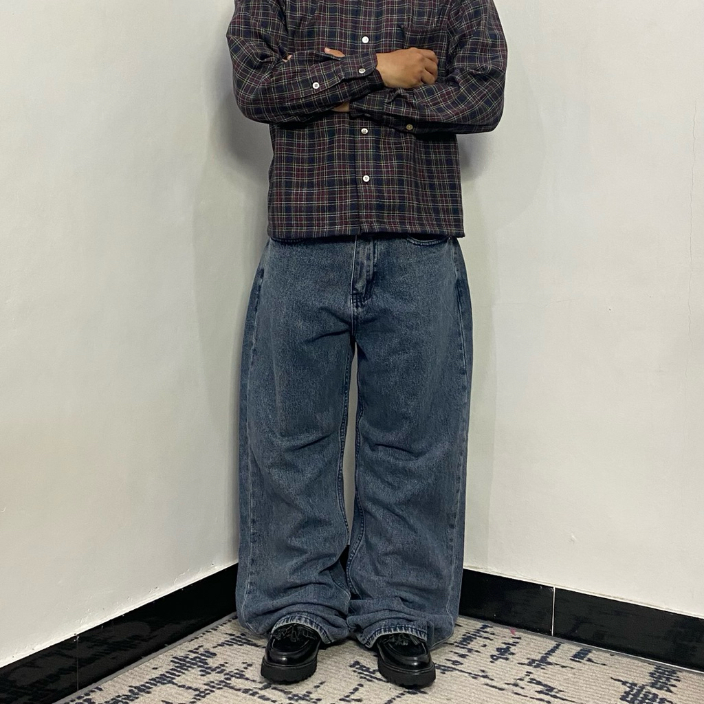 Trillion Baggy washed blue jeans