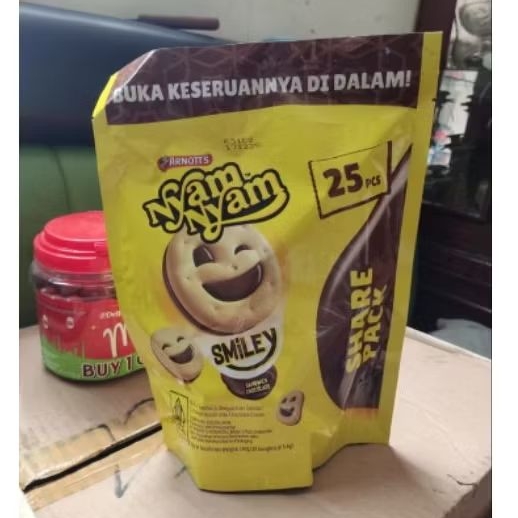 

nyam nyam smile 140gr 25 pcs