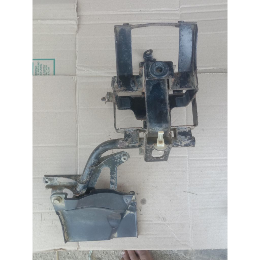 BRECKET DUDUKAN AKI VARIO KZR 125 ORIGINAL COPOTAN MOTOR
