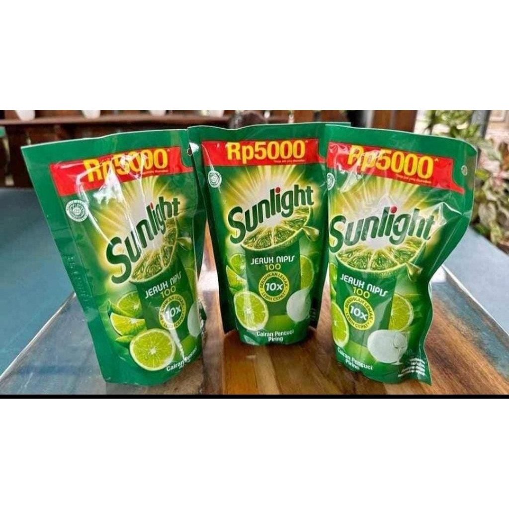 Sunlight Pouch 210 ML 5.000* 1 dus isi 24pcs