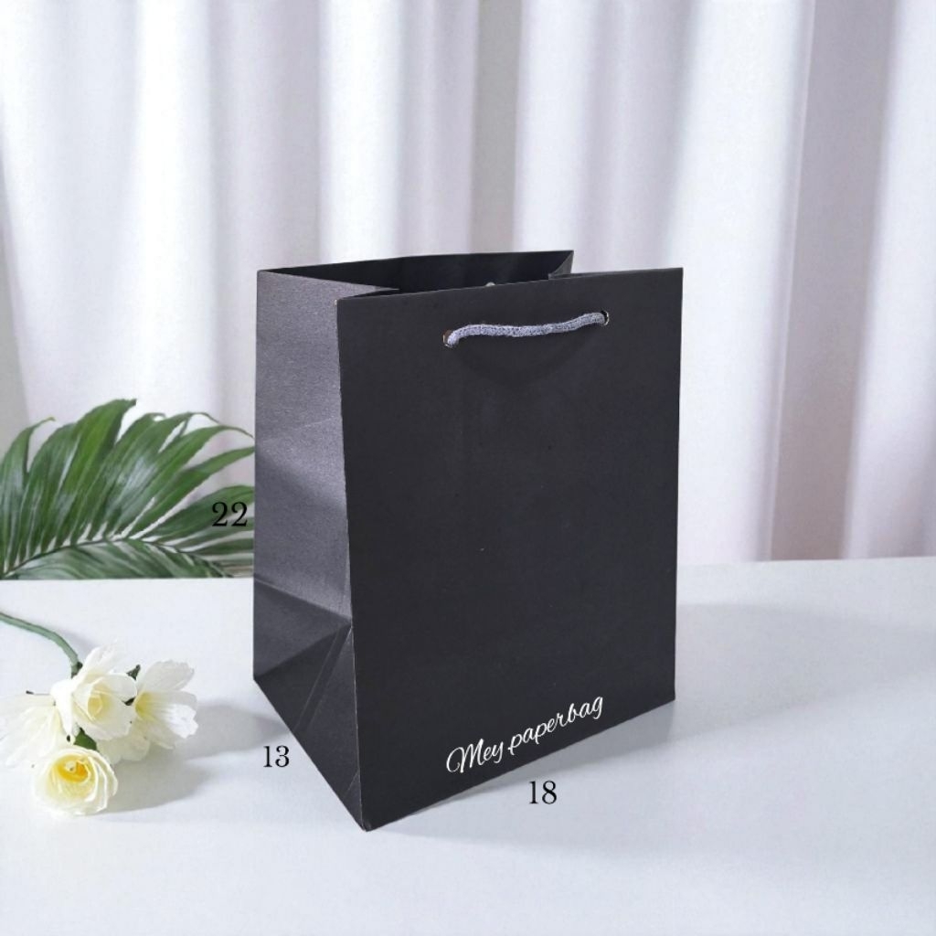 

Isi 12 (1 LUSIN) Paper Bag Polos R5 Cokelat, Hitam & Putih Uk 18x22