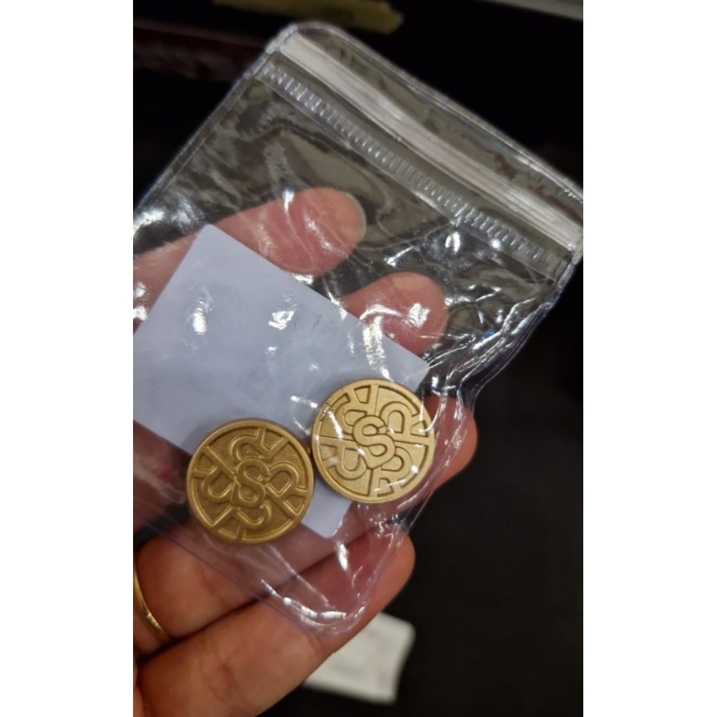 as is buttonscarves riamiranda pin dagu broch bros