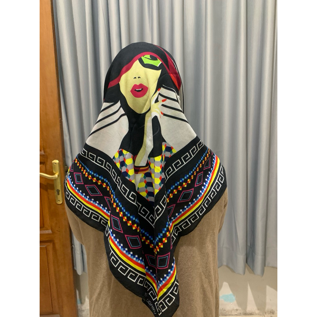 Preloved Kerudung Errin Ugaru