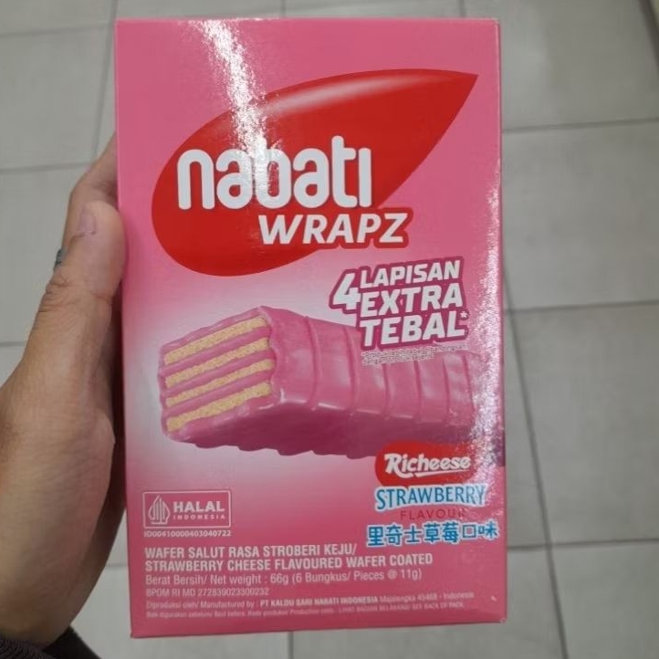 

Nabati richeese wafer Wrapz rasa Strawberry Keju 66gr
