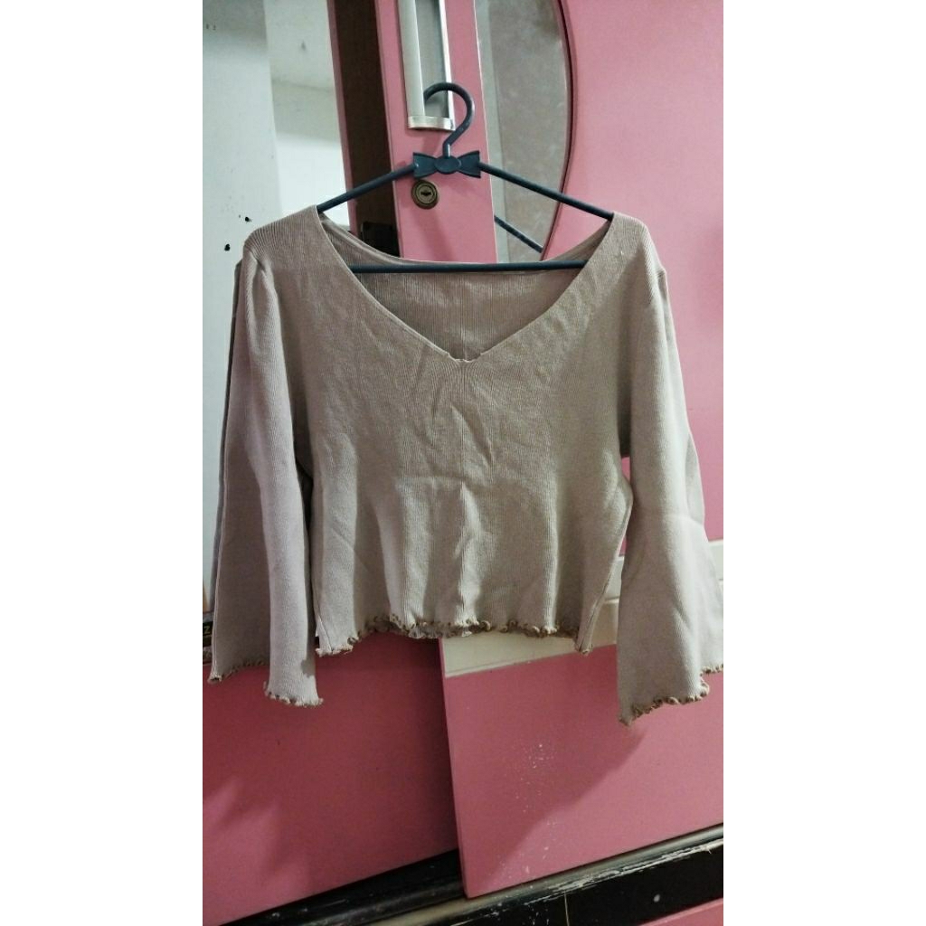Preloved Crop top wanita, lengan balon, leher V
