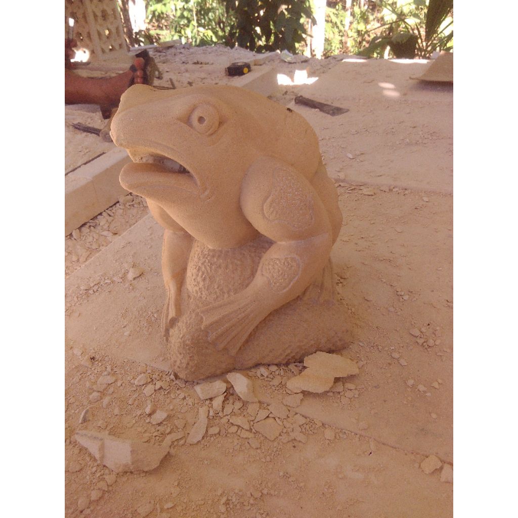 patung kodok batu alam ukir